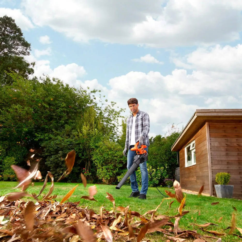 Black & Decker Værktøj & Have>Løvblæser 2500W Blæse- & Sugefunktion
