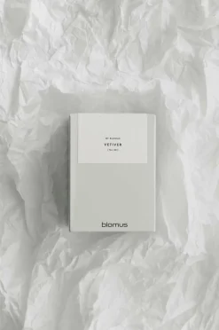 Blomus Duftlys Valoa 9 cm Vetiver Aske af roser Discount