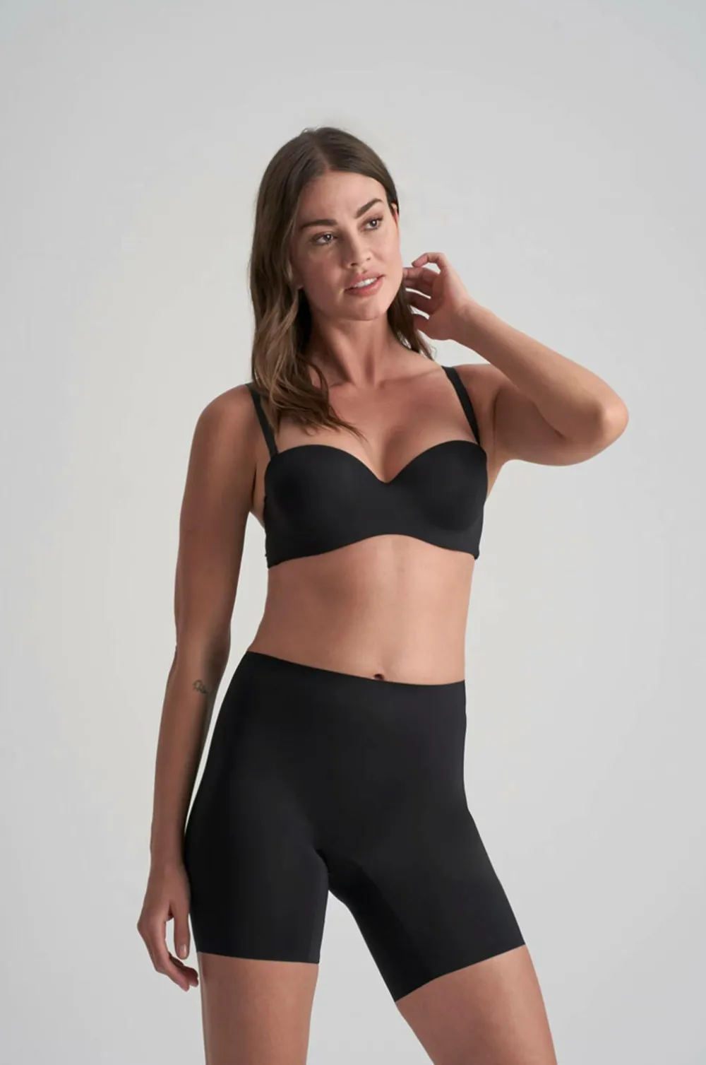 Bye Bra Shaping>Formende shorts Smooth Essentials Mid Waist Short - light support Black