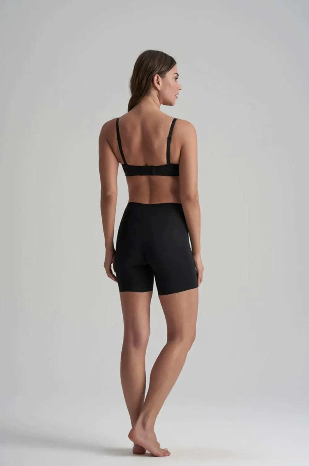 Bye Bra Shaping>Formende shorts Smooth Essentials Mid Waist Short - light support Black