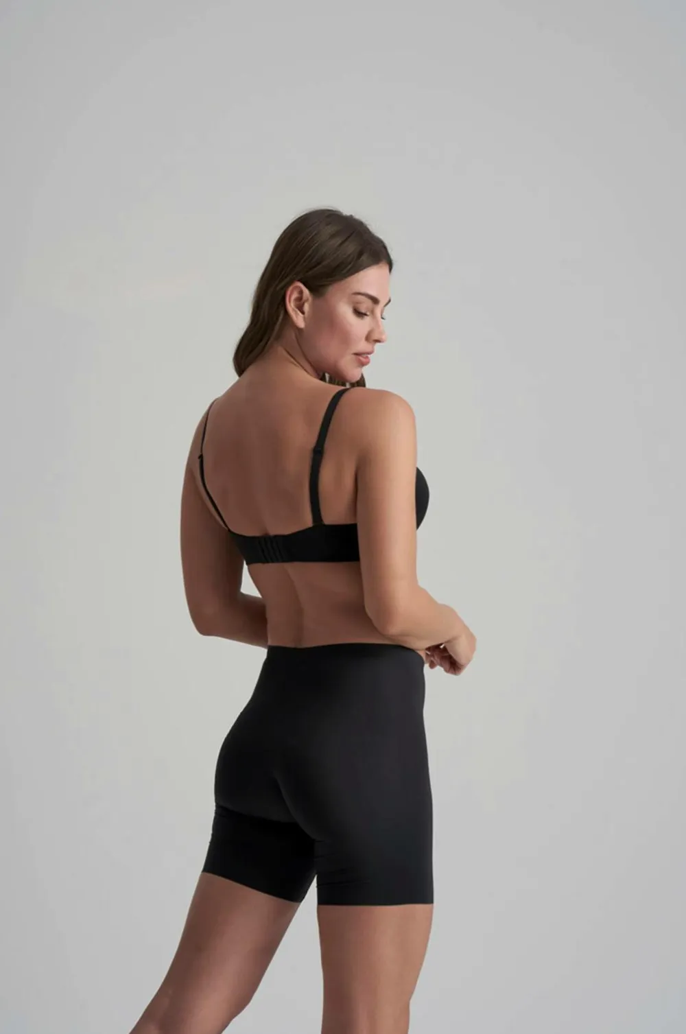 Bye Bra Shaping>Formende shorts Smooth Essentials Mid Waist Short - light support Black