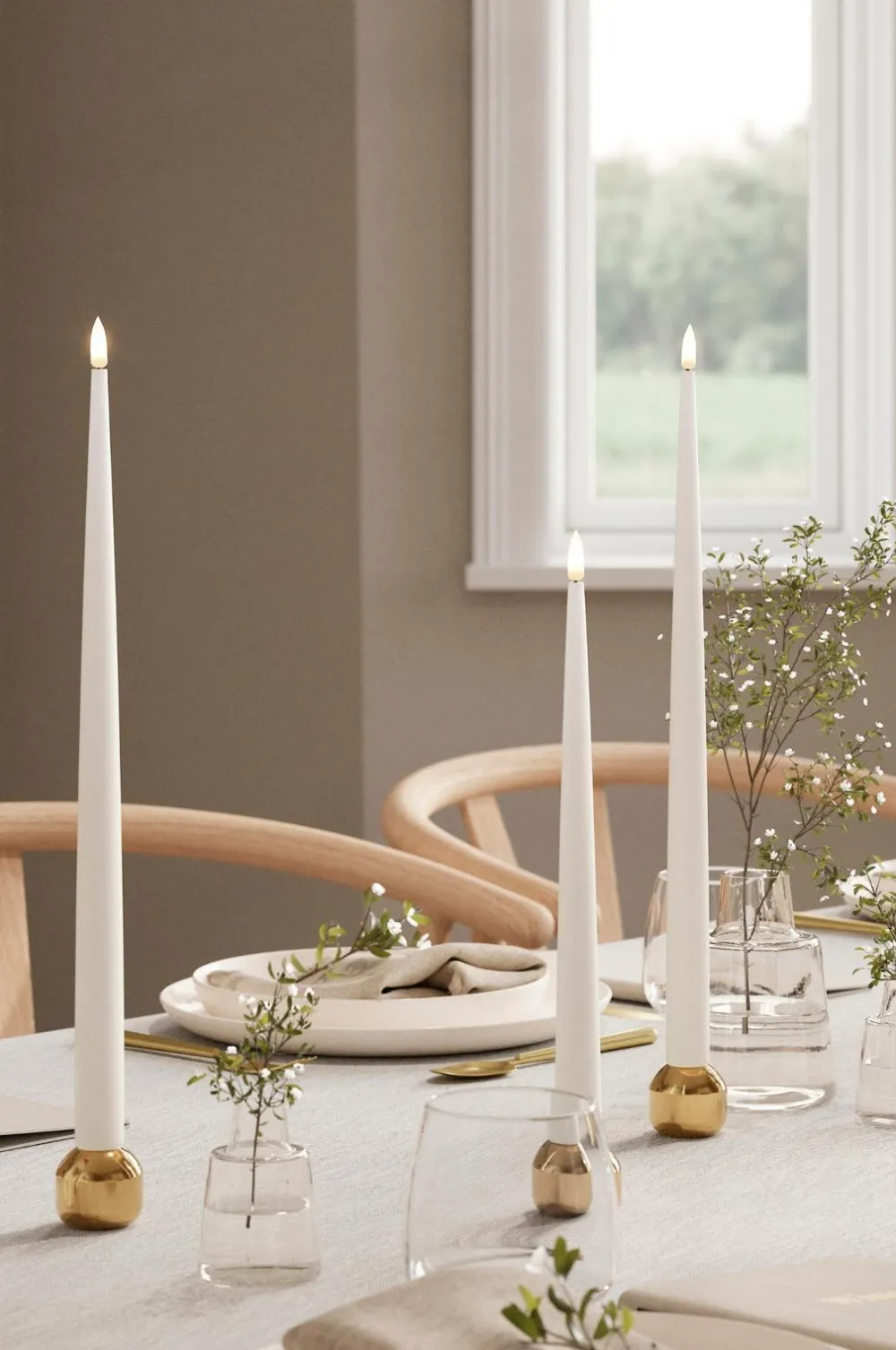 DeluxeHomeart Lys & Duft>LED Taper Candle Shiny 2,2x38 cm 2 stk. Vit