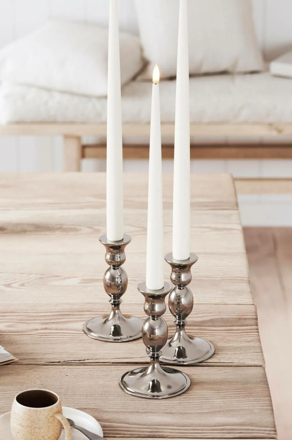 DeluxeHomeart Lys & Duft>LED Taper Candle Shiny 2,2x38 cm 2 stk. Vit