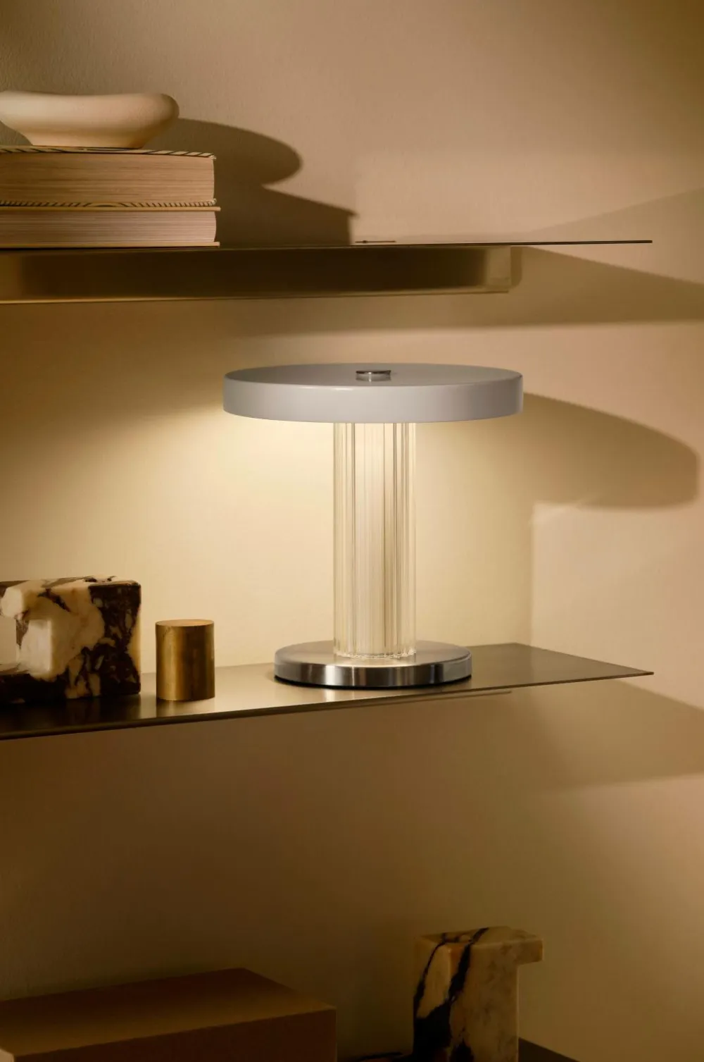 Design For The People Genopladelige Lamper>Bordlampe Trezzi Bærbar Transperant/hvid/krom