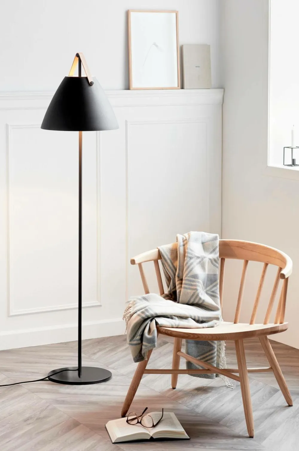 Design For The People Gulvlampe Strap Sort Outlet