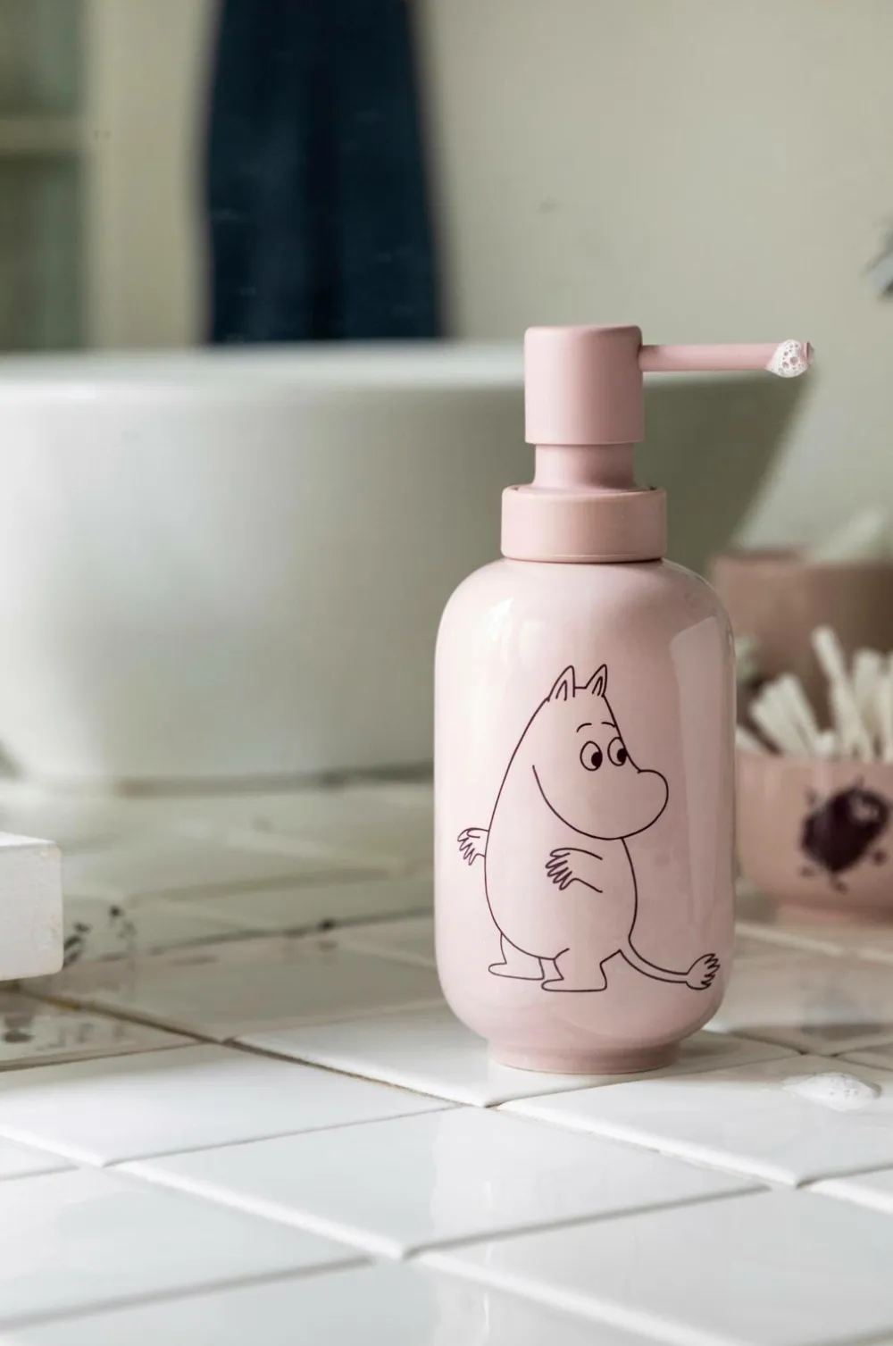 Dsignhouse x Moomin Sæbedispenser Mumin 350 ml Pudderrosa Discount