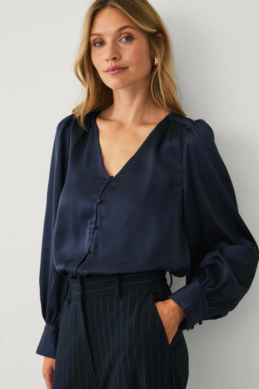Ellos Collection Bluse i satin Marinblå Online