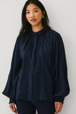 Ellos Collection Bluse med blondedetaljer Marineblå Hot
