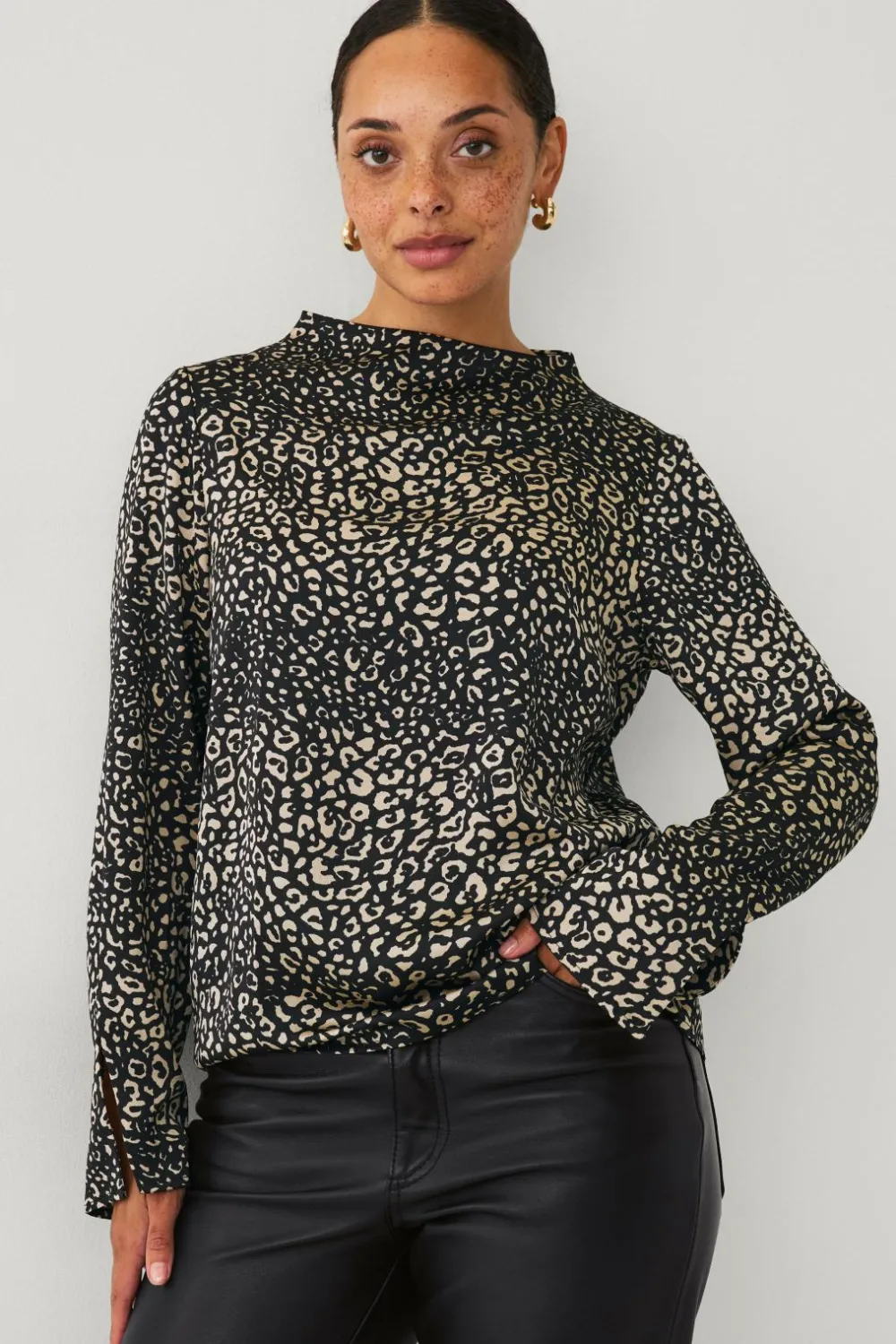 Ellos Collection Bluse i satin Leo AOP New