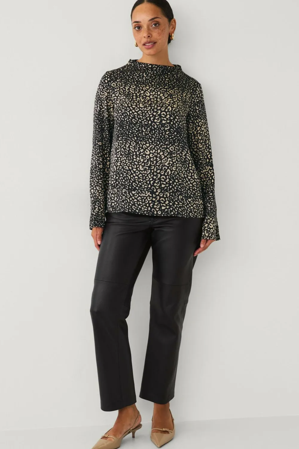 Ellos Collection Bluse i satin Leo AOP New
