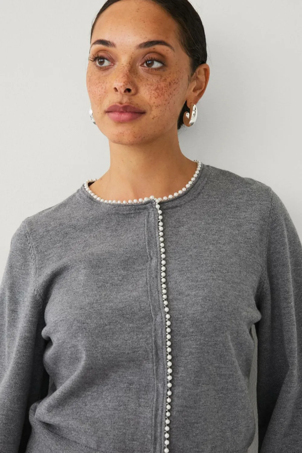 Ellos Trøjer & Cardigans>Collection Cardigan med perler Grå