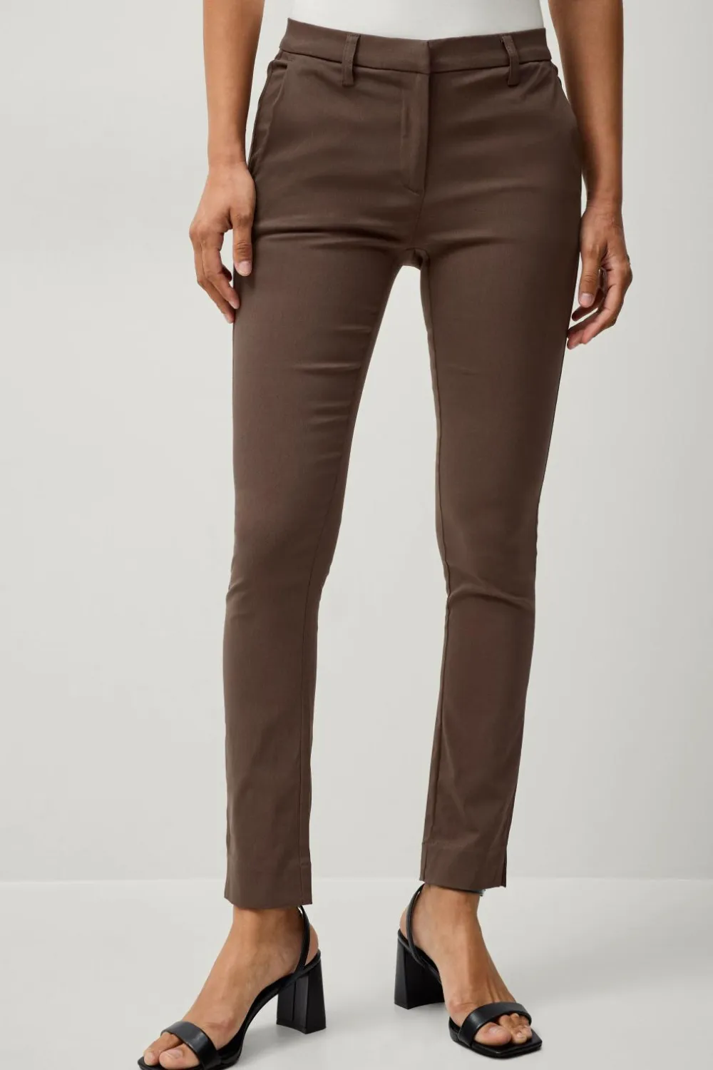 Ellos Collection Flexy Slim fit bukser i superstretch Mrkbrun Discount
