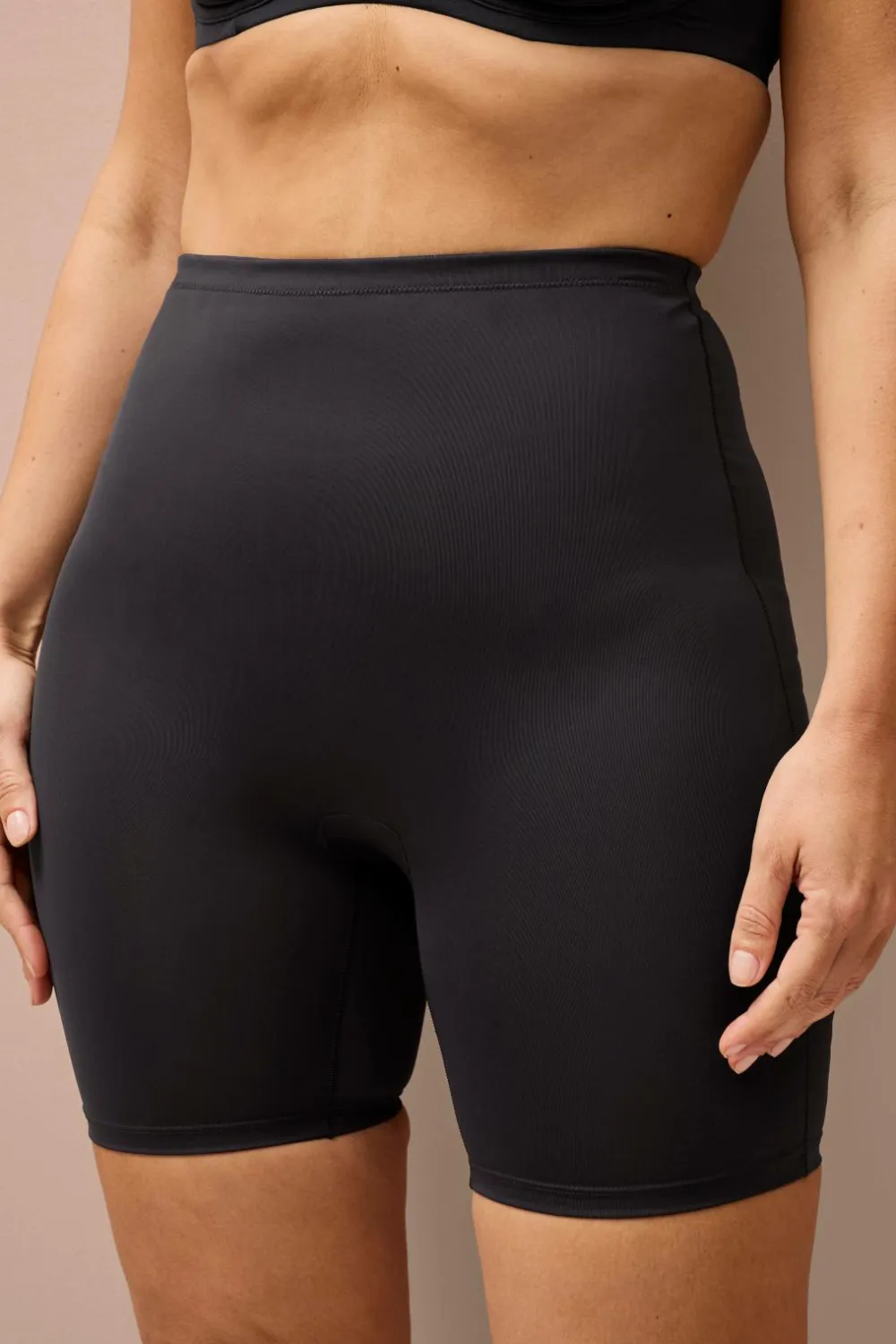 Ellos Shaping>Collection Formende shorts - medium støtte Sort
