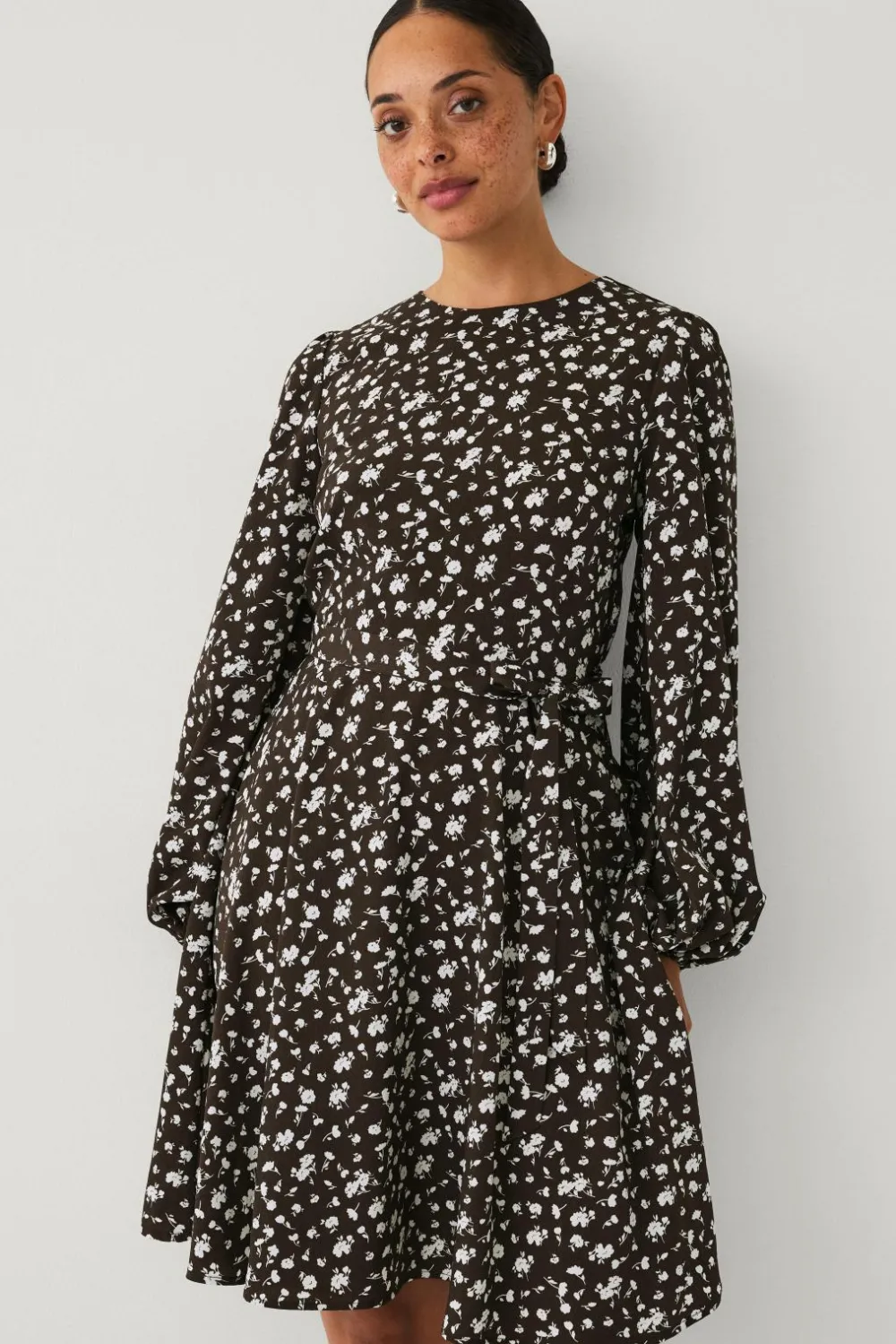 Ellos Kjoler>Collection Kjole med slips Brun aop