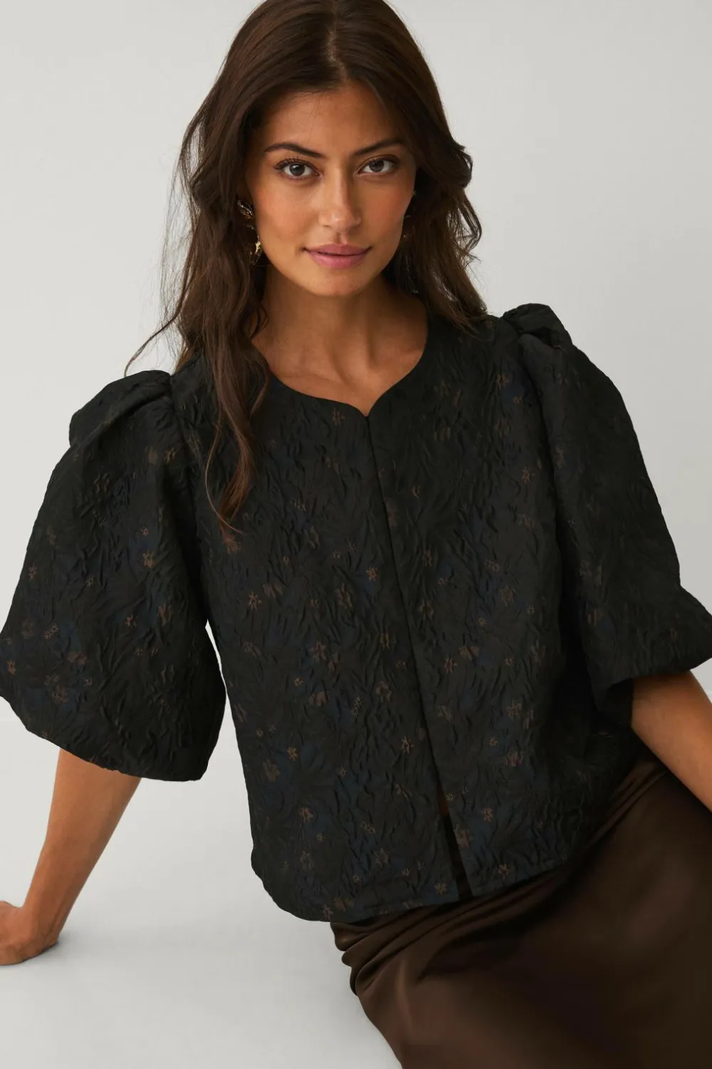 Ellos Blazere & Veste>Collection Kort blusejakke med blomstermønster mørkebrun aop
