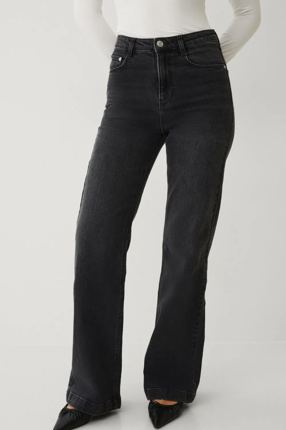 Ellos Jeans>Collection Med svaj jeans Med svaj med høj talje Sort vasket