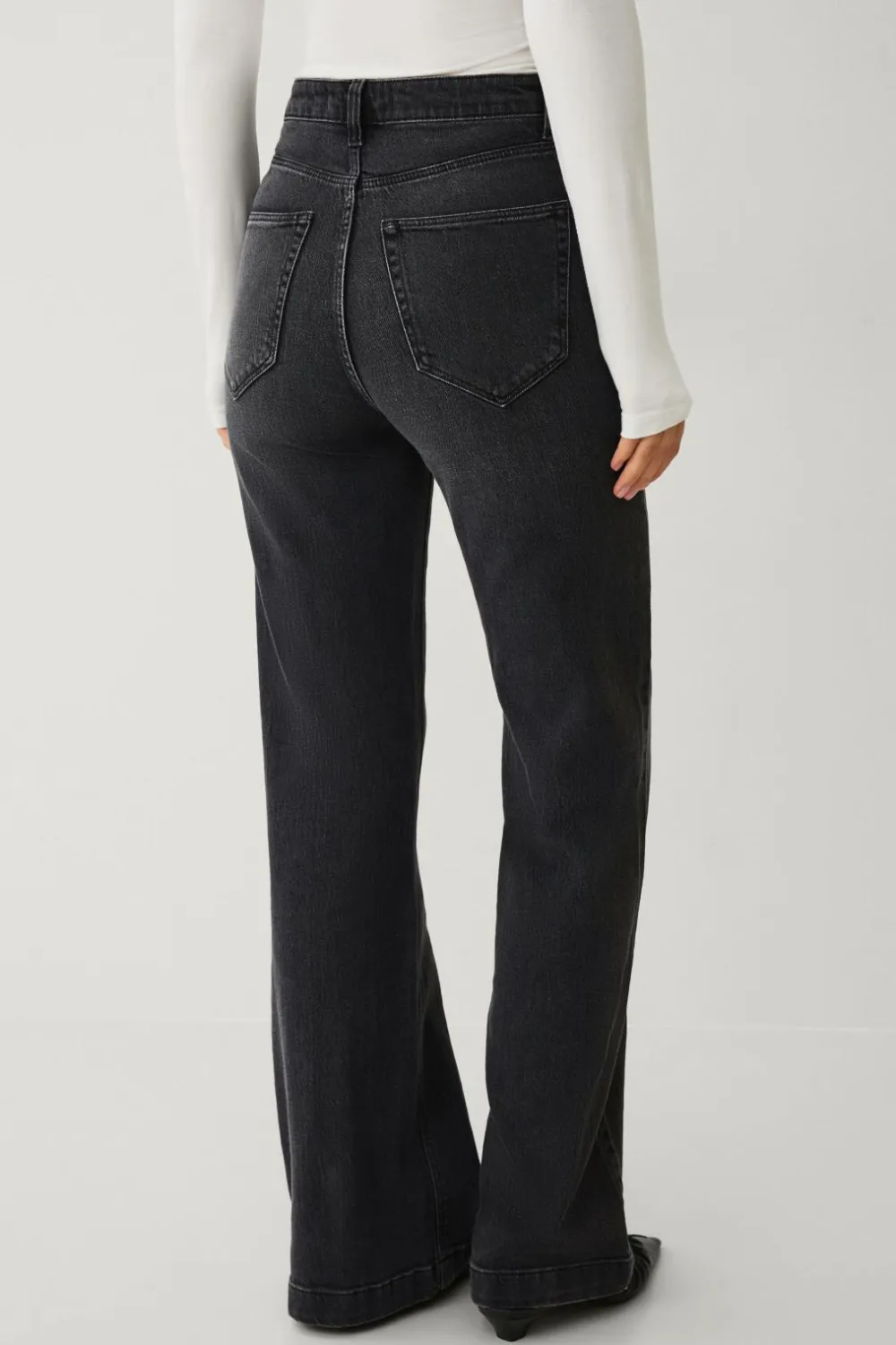 Ellos Jeans>Collection Med svaj jeans Med svaj med høj talje Sort vasket