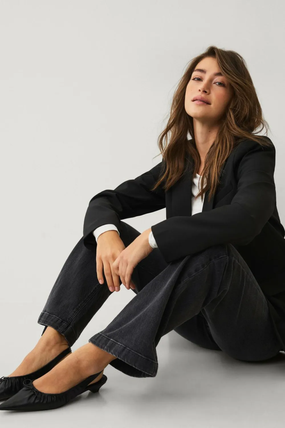 Ellos Jeans>Collection Med svaj jeans Med svaj med høj talje Sort vasket