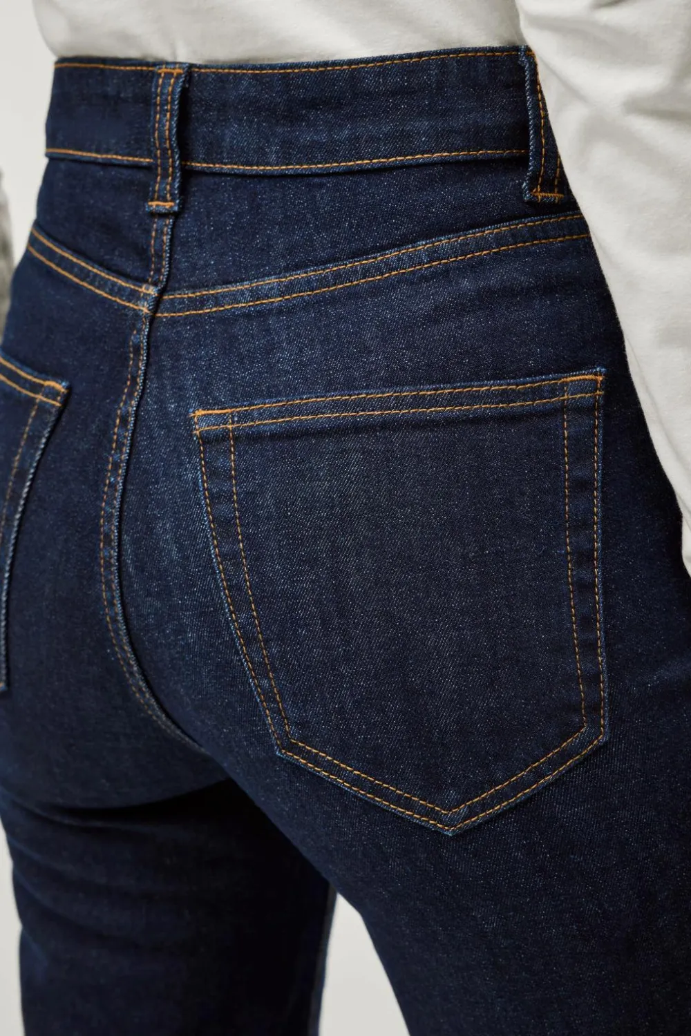 Ellos Jeans>Collection Med svaj jeans Med svaj med høj talje Uvasket Rinse Wash