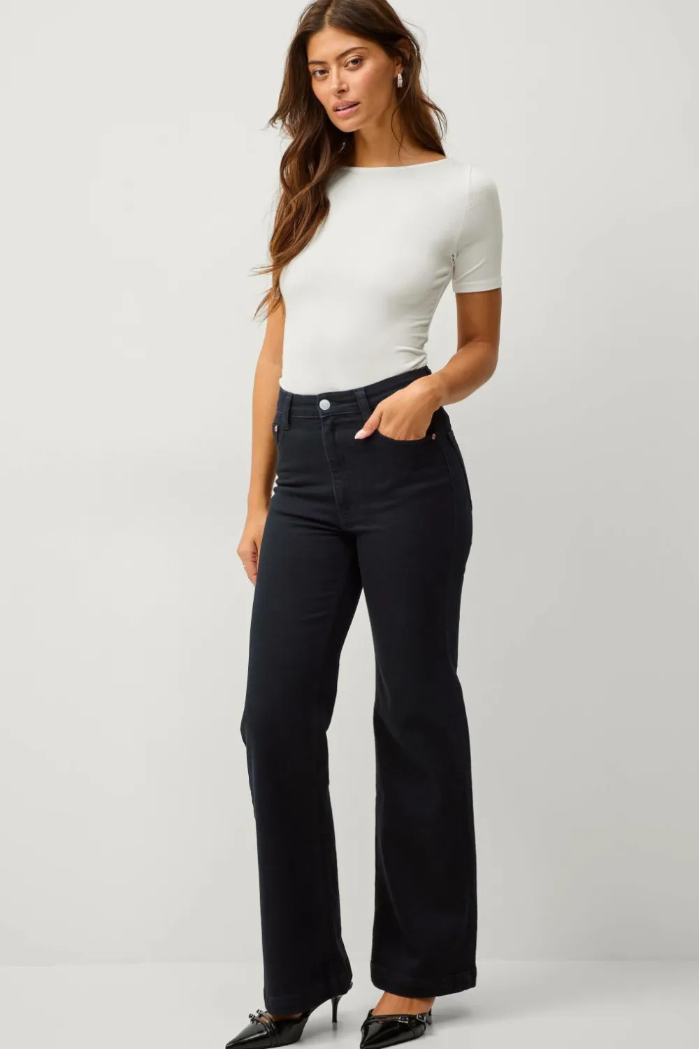 Ellos Jeans>Collection Med svaj jeans Med svaj med høj talje Black mdf/metal