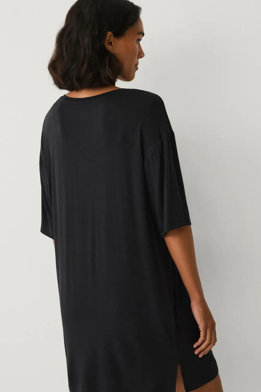 Ellos Collection Natkjole med stort T Sort Discount
