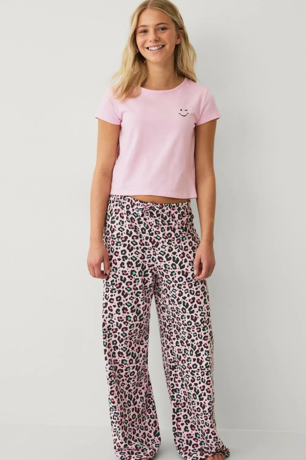 Ellos Nattøj & Homewear>Collection Pyjamassæt Lyserødt leopardprint