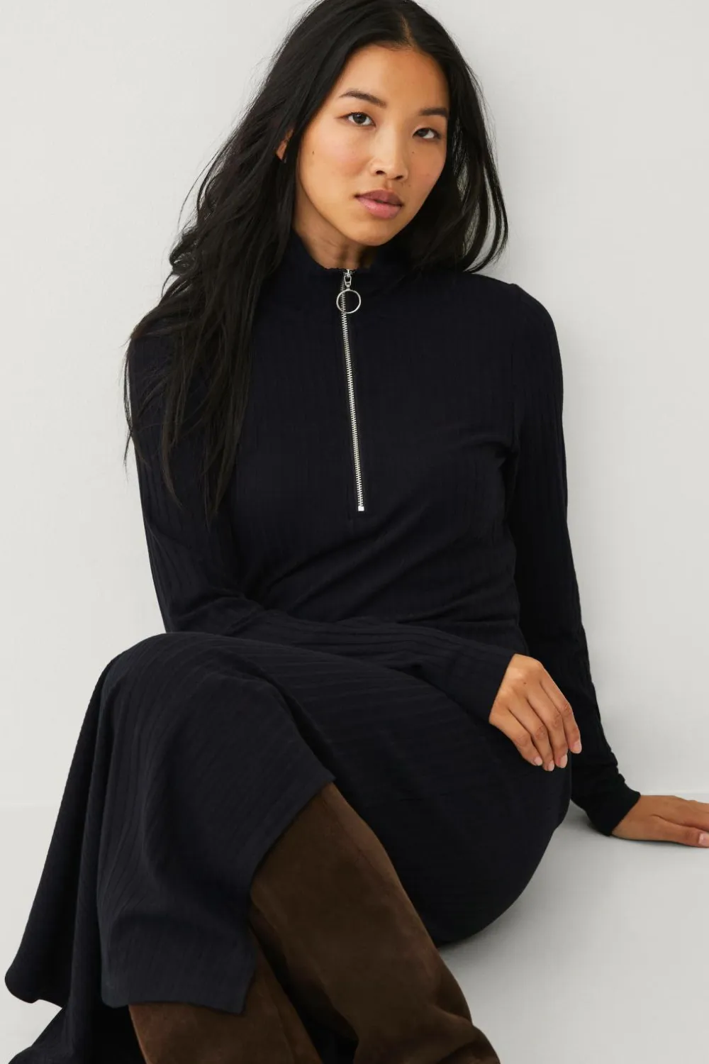 Ellos Collection Ribbet kjole med halv halfzip sort Discount