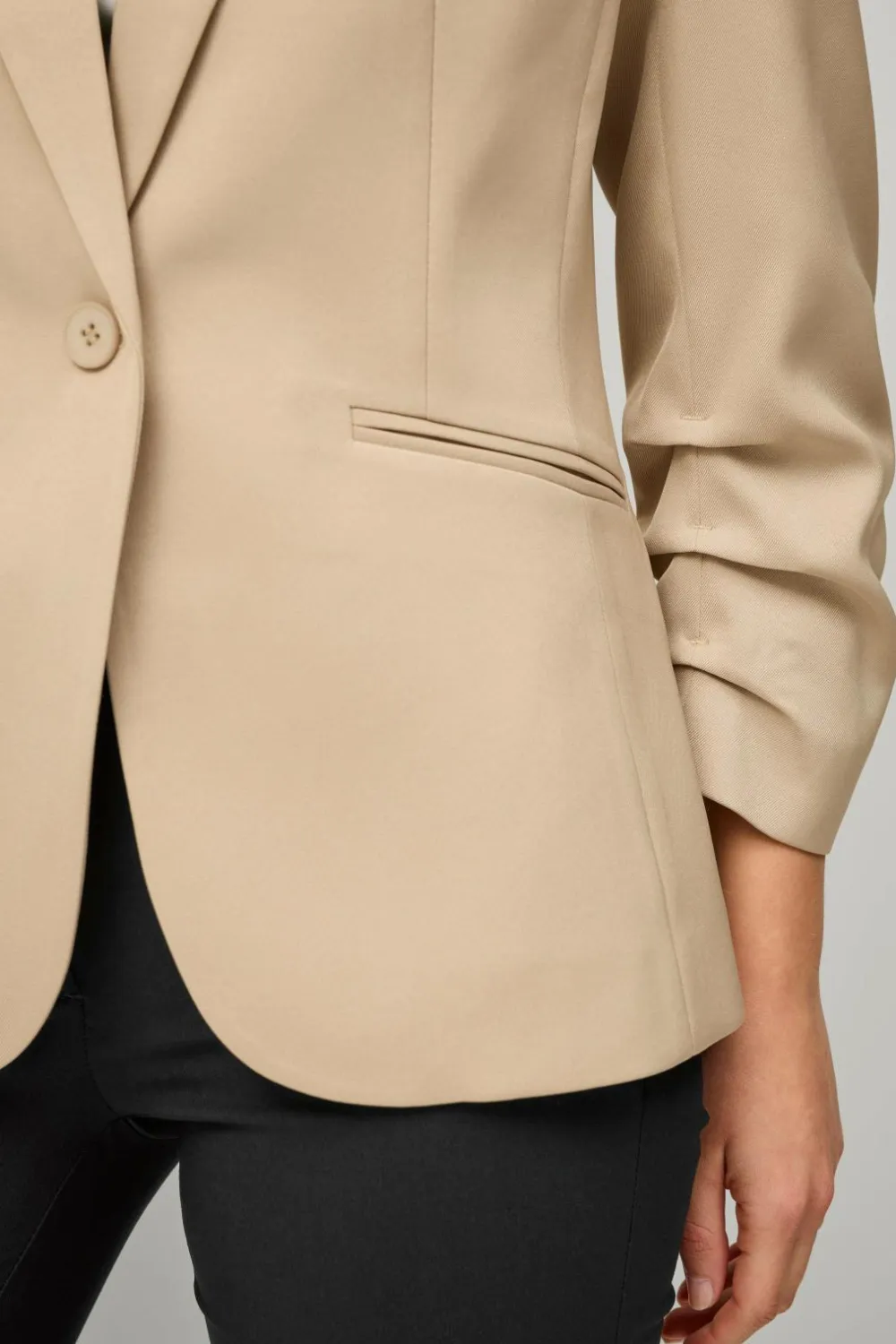 Ellos Blazere & Veste>Collection Smal pasform habitjakke med krøllede ærmer Beige