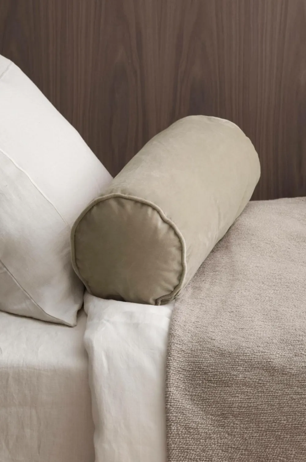 Ellos Home Pølsepude Nora Cylinder i velour BEIGE Best
