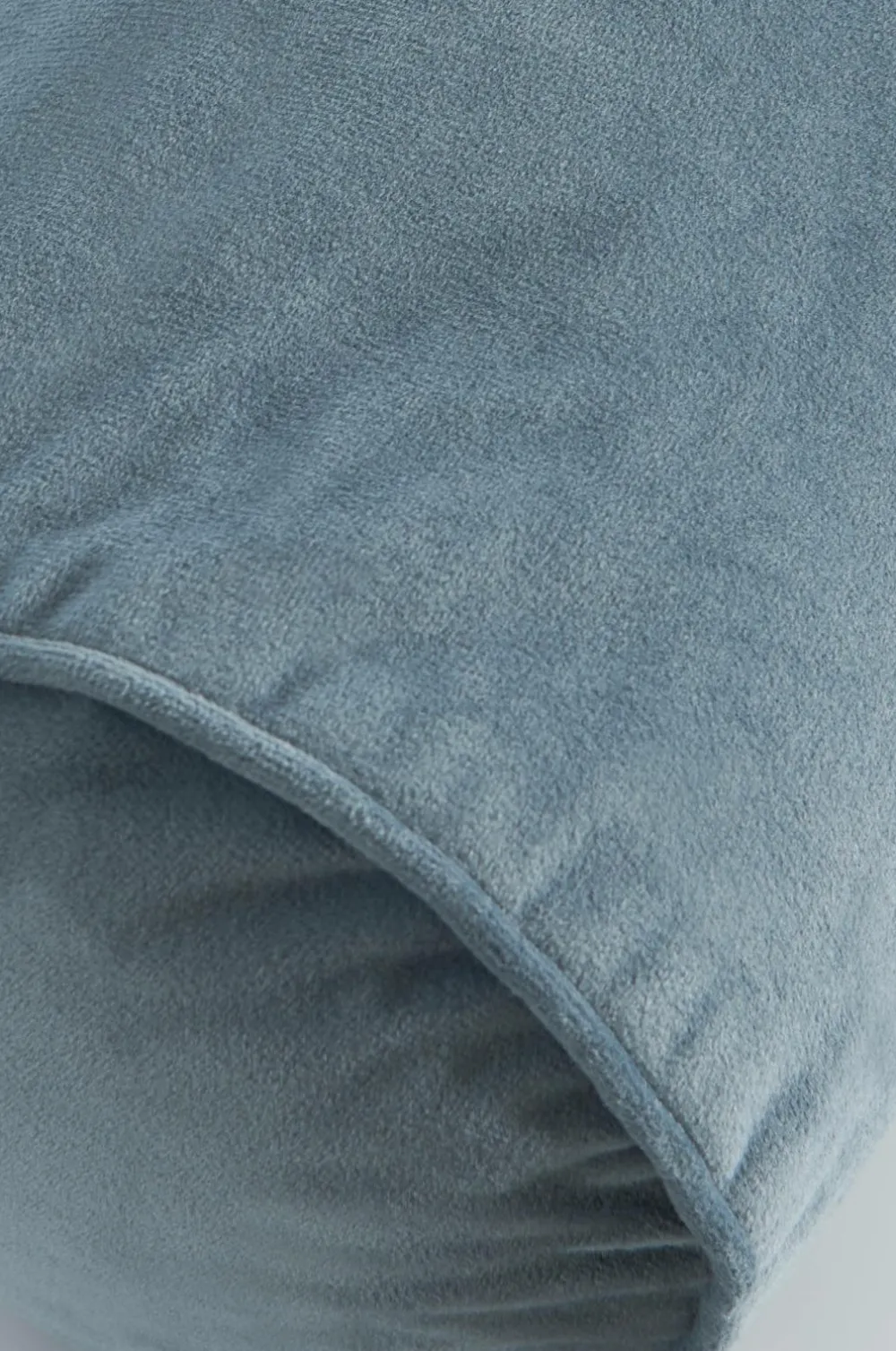 Ellos Home Pølsepude Nora Cylinder i velour Lyseblå New