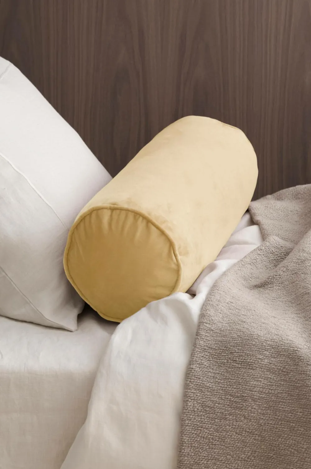 Ellos Pyntepuder & Betræk>Home Pølsepude Nora Cylinder i velour Havregul