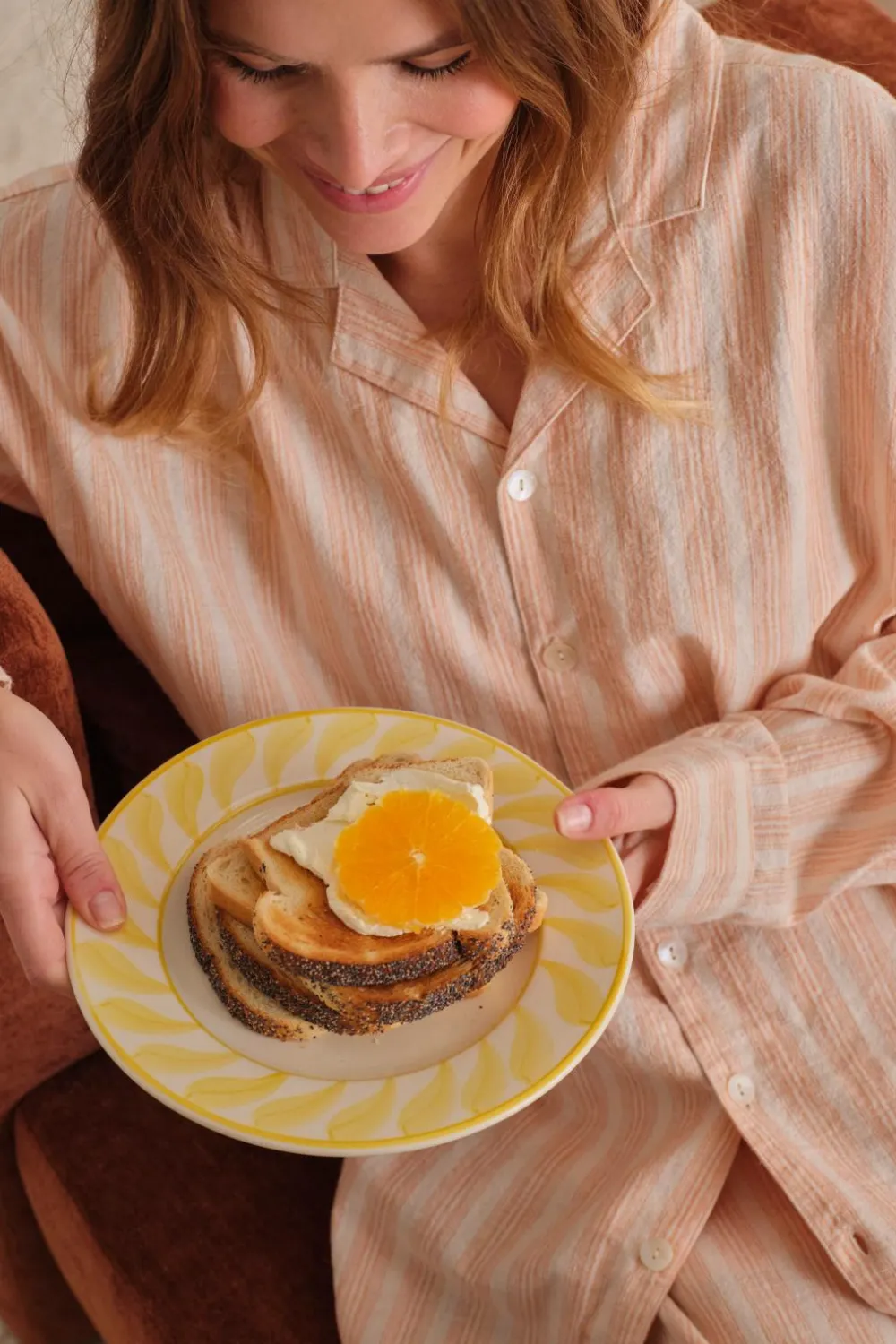 Ellos Home Pyjamasskjorte Elly Stripe i genanvendt halvlinned Mørk abrikos Best
