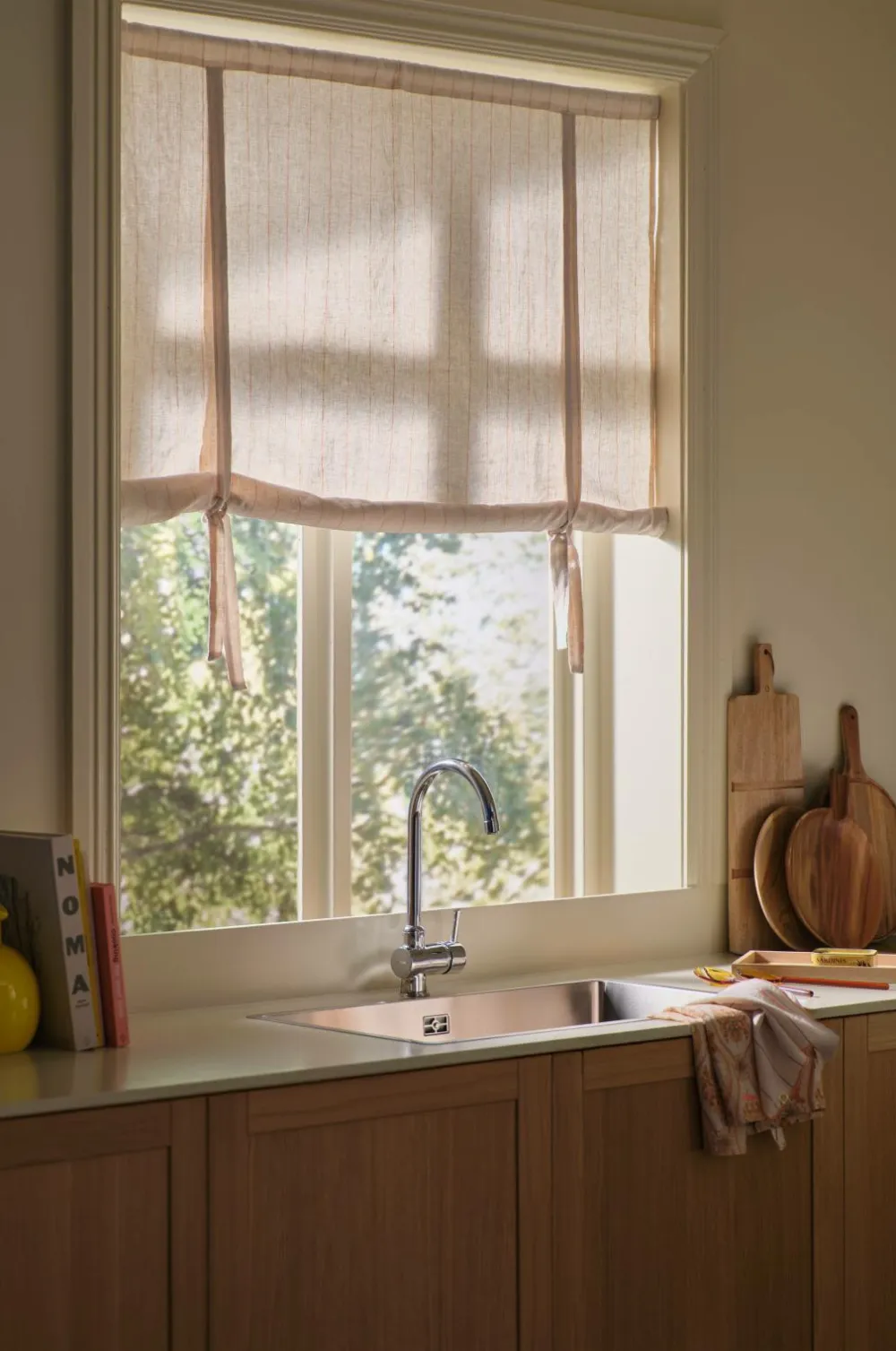 Ellos Home Roll up-gardin Elly Thin Stripe Rollup i genanvendt halvlinned Mørk abrikos Sale