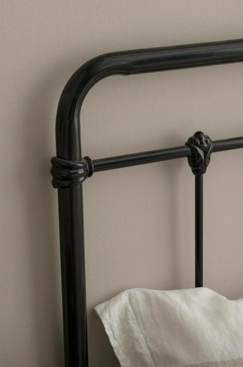 Ellos Senge & Madrasser>Home Sengegavl Industriell 180 cm Sort