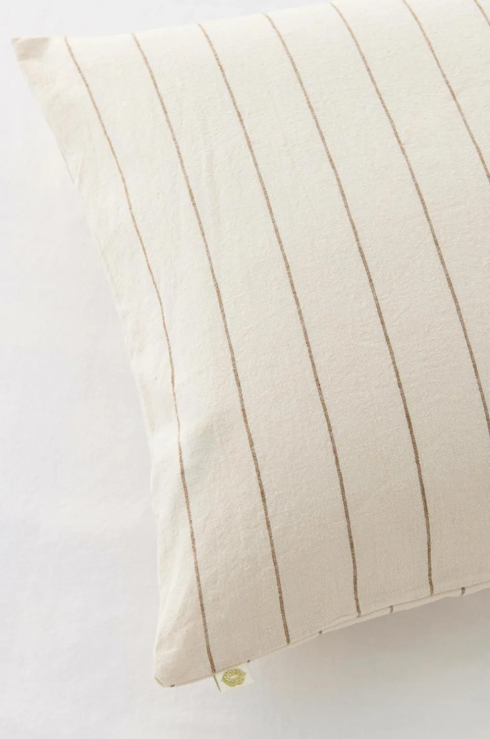Ellos Home Sengesæt Elly Thin Stripe i genanvendt halvlinned 2 eller 3 stykker Bronzebrun Hot