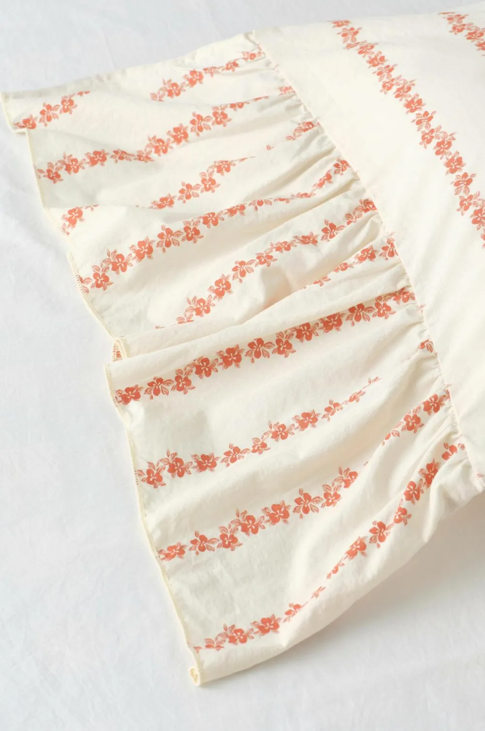 Ellos Home Sengesæt Juliette Garland Giant Frill i bomuld 2 dele Abrikosrosa/creme Online