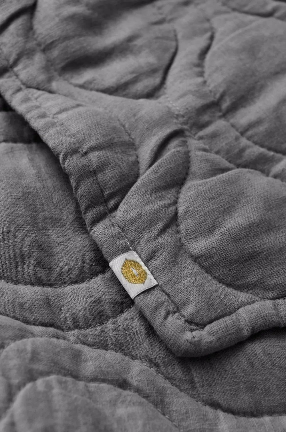 Ellos Sengetæpper>Home Sengetæppe Elly Quilted i genanvendt halvlinned Thundergrey