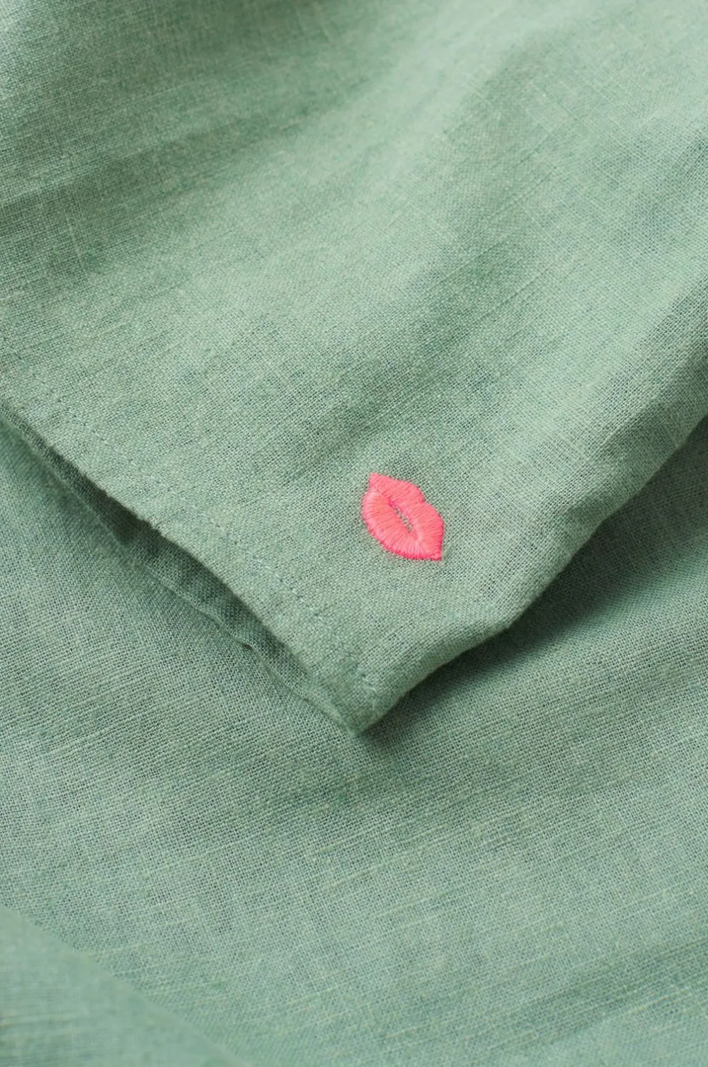 Ellos Homewear>Home Skjorte Elly Camp Collar i genanvendt halvlinned Aquagrøn