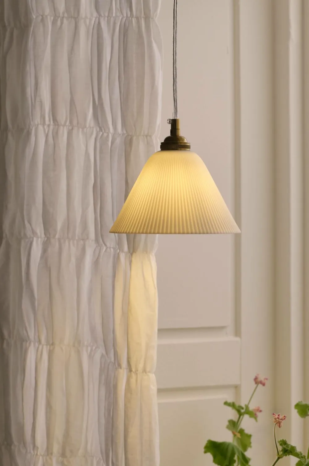 Ellos Pendler>Home Vindueslampe Molly Mattvit/antikmessing