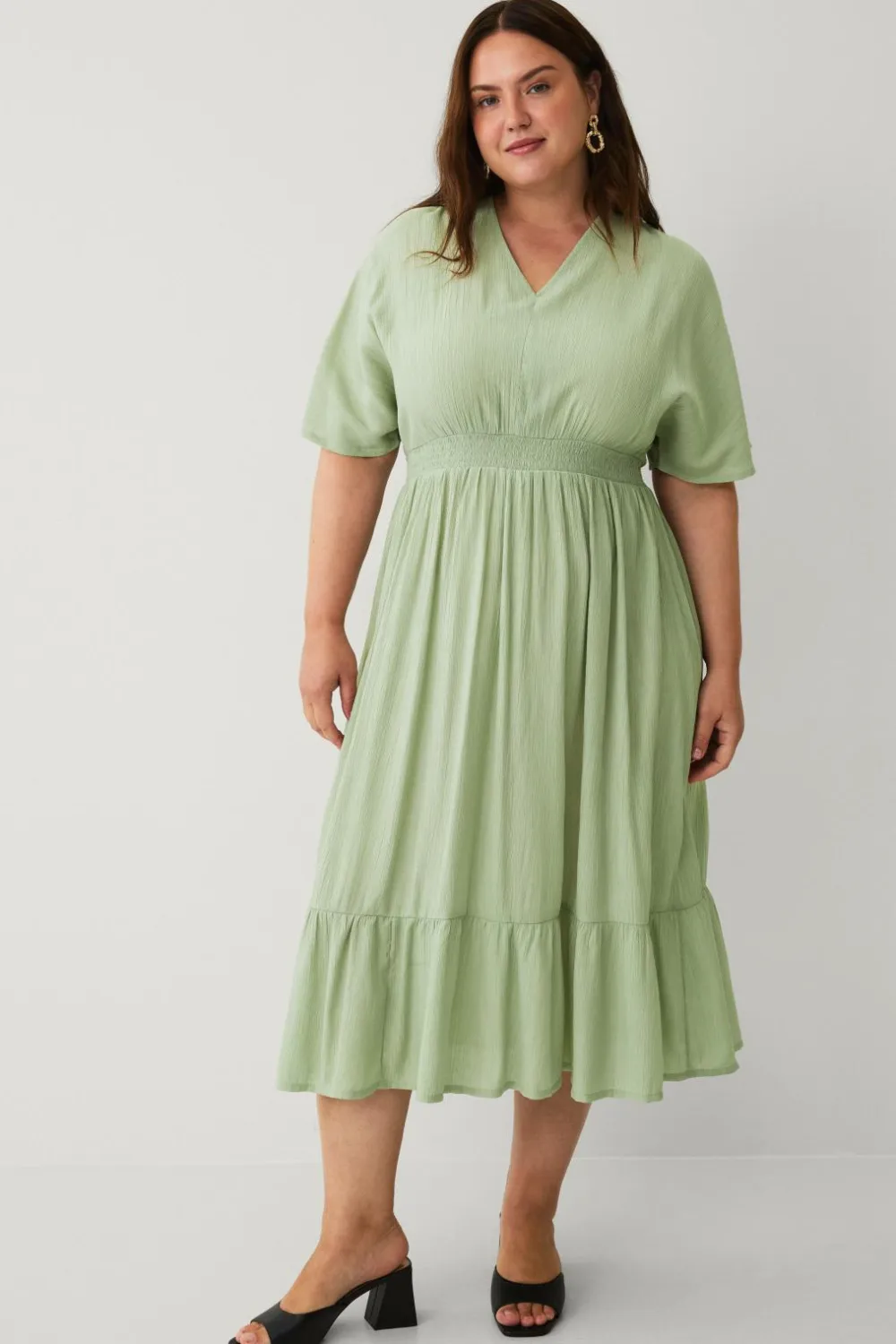 Ellos Plus collection Maxikjole med smock lysegrøn Clearance