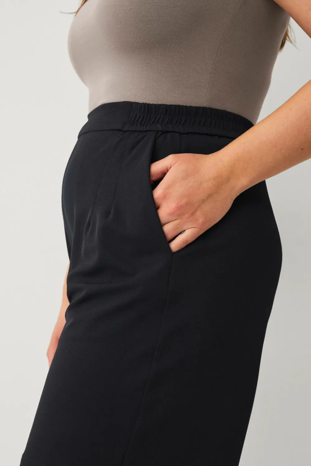 Ellos Shorts>Plus collection Shorts med høj talje Sort