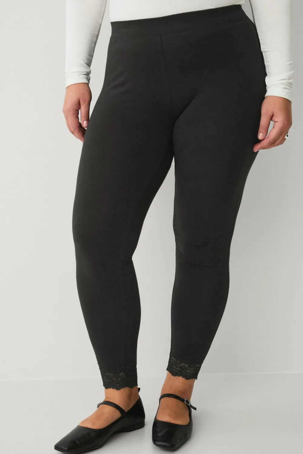 Ellos Tights & Leggings>Plus collection Leggings med blondekant Sort