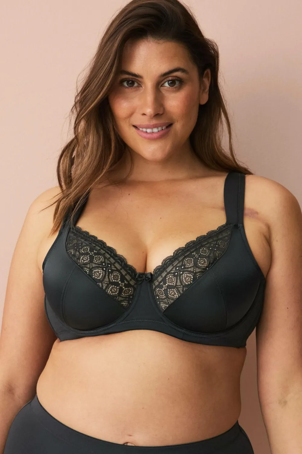 Ellos Plus collection Bøjle-bh med mesh-forede skåle Sort New
