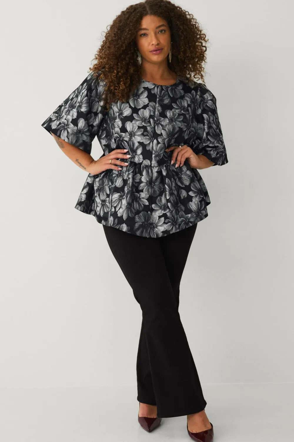 Ellos Plus collection Bluse med pufærmer sølv blommig Outlet
