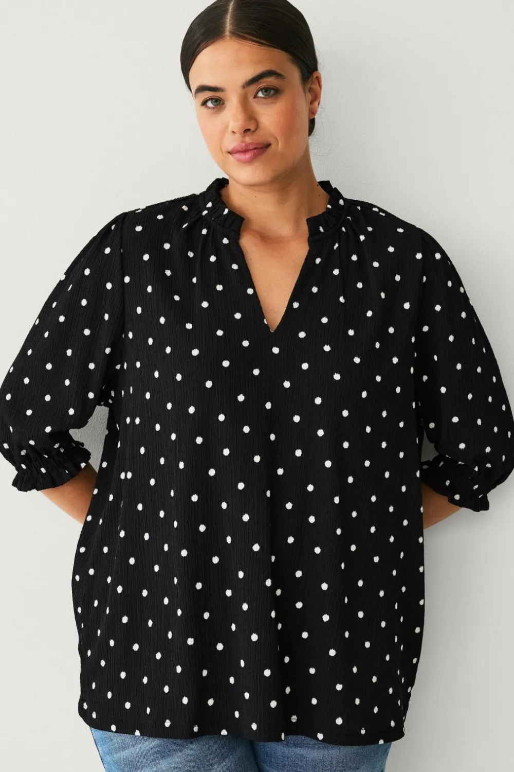 Ellos Toppe & Tank-Toppe>Plus collection Top med pufærmer Sort med hvid prik
