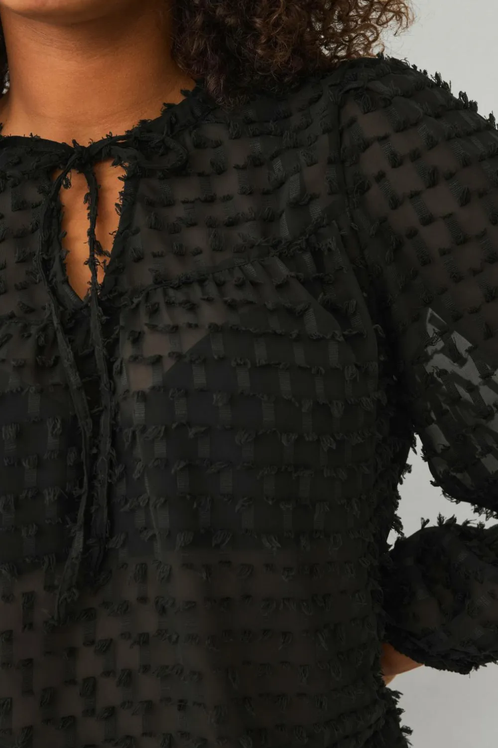 Ellos Plus collection Vid bluse med ballonærmer sort New