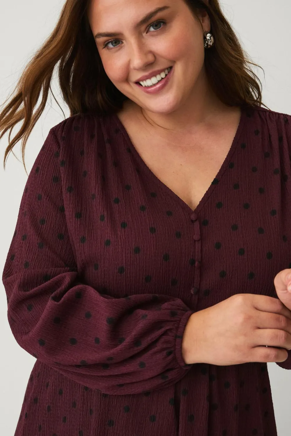 Ellos Tunikaer>Plus collection Tunika med V-hals Bordeaux med sort prik