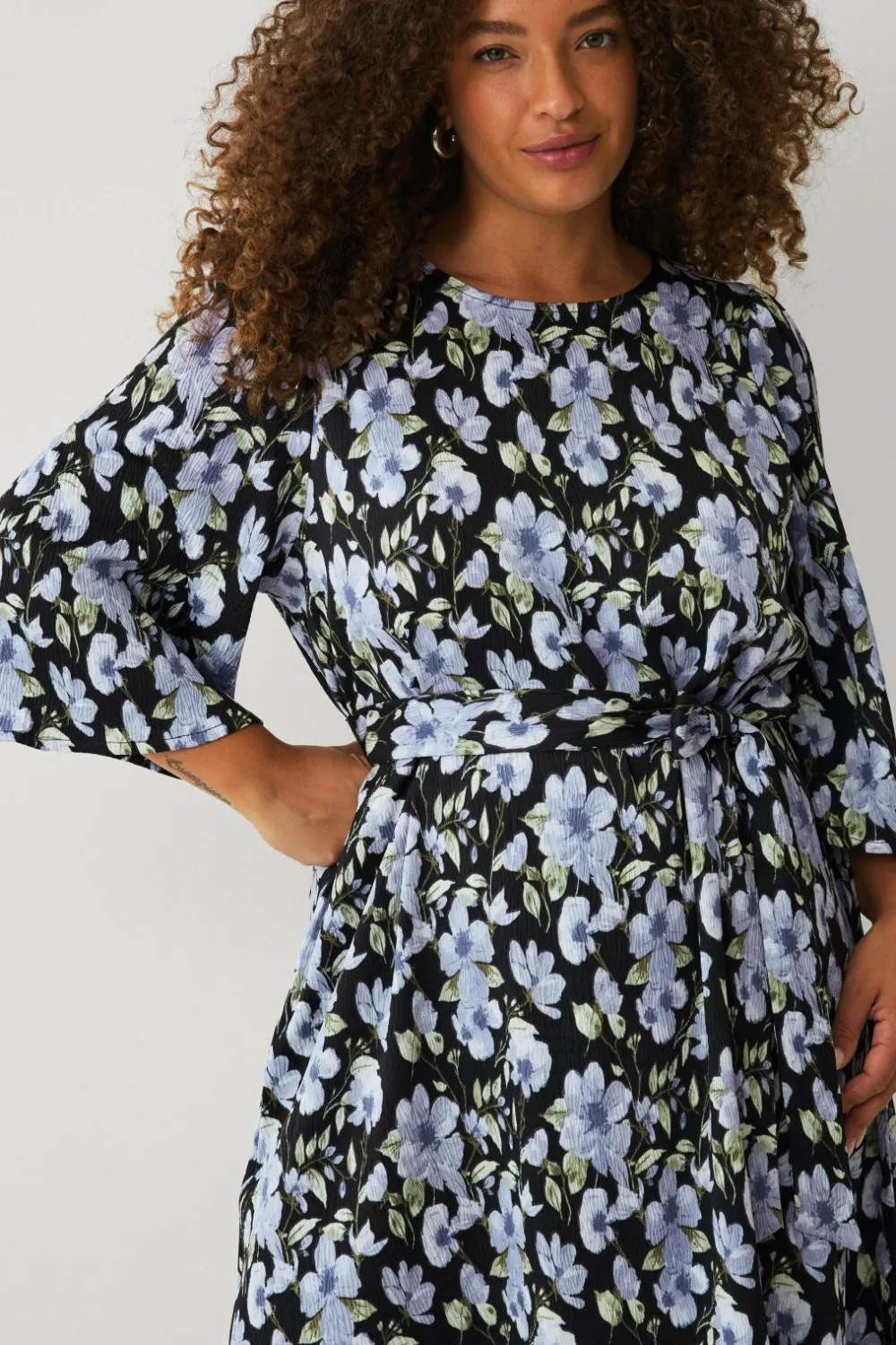 Ellos Plus collection Vævet kjole med 3/4 ærmer Blå blomstret Clearance