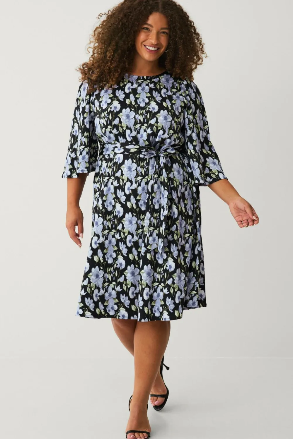 Ellos Plus collection Vævet kjole med 3/4 ærmer Blå blomstret Clearance