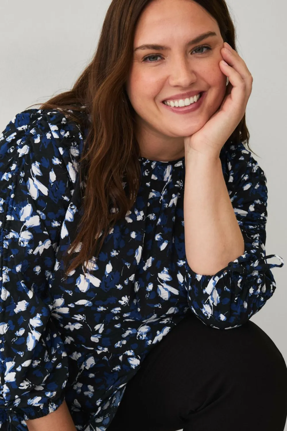 Ellos Skjorter & Bluser>Plus collection Bluse med peplum Blå blomstret
